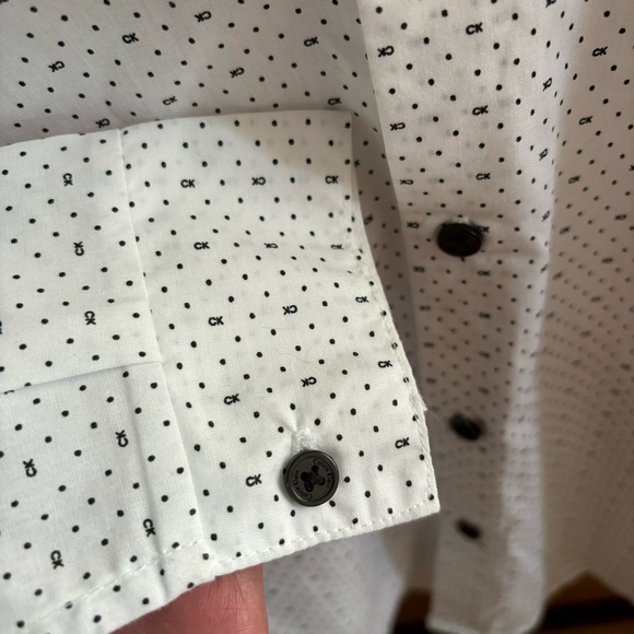 Boys Size 4 Calvin Klein Initial Polka Dot All Over Print Button Down Shirt - Picture 5 of 7